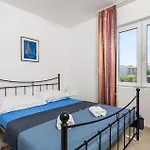 6 Bedroom Beautiful In Hébergement de vacances Povljana