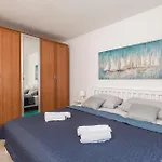 6 Bedroom Beautiful In Hébergement de vacances *