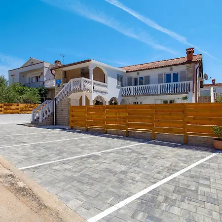 6 Bedroom Beautiful In Повляна