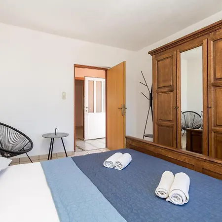Hébergement de vacances 6 Bedroom Beautiful In Povljana