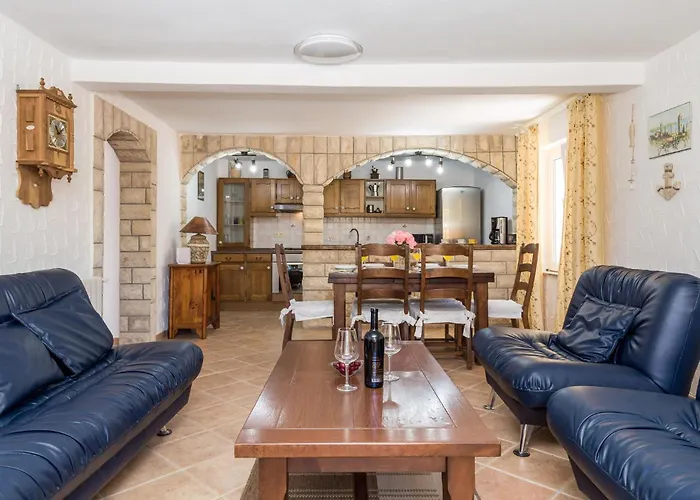 6 Bedroom Beautiful In Дом отдыха *