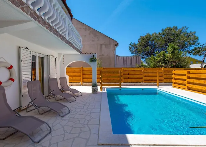 Дом отдыха 6 Bedroom Beautiful In