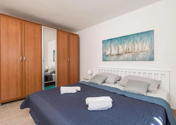 6 Bedroom Beautiful In Дом отдыха *