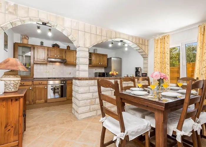 6 Bedroom Beautiful In Дом отдыха Повляна
