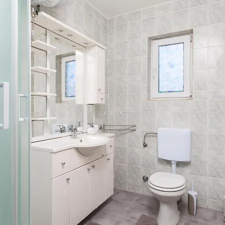 Amazing In With Kitchen Holiday home