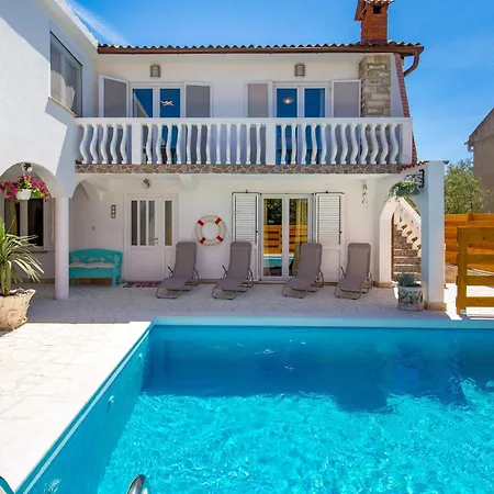 Amazing In With Kitchen Holiday home *