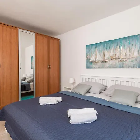 Amazing In With Kitchen Holiday home *