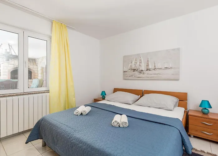 6 Bedroom Beautiful In