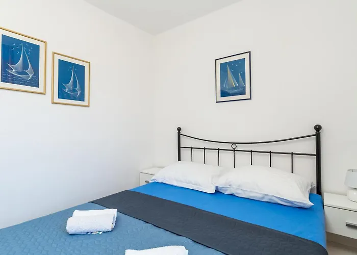 בית נופש 6 Bedroom Beautiful In