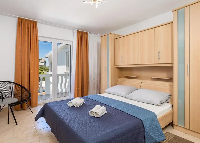 בית נופש 6 Bedroom Beautiful In *