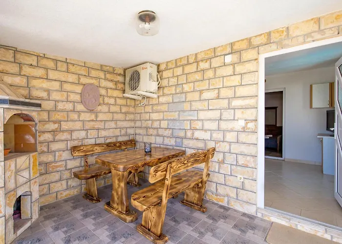 6 Bedroom Beautiful In