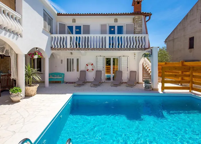 6 Bedroom Beautiful In בית נופש *