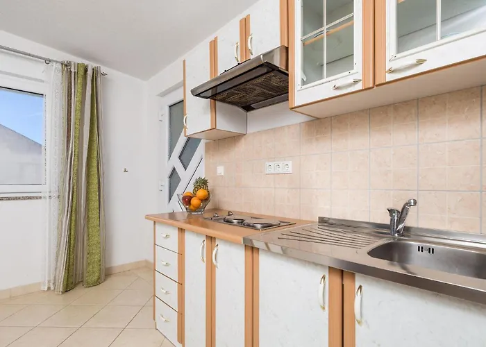 בית נופש 6 Bedroom Beautiful In פובליאנה