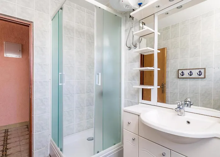 בית נופש 6 Bedroom Beautiful In *