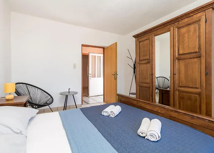 בית נופש 6 Bedroom Beautiful In פובליאנה