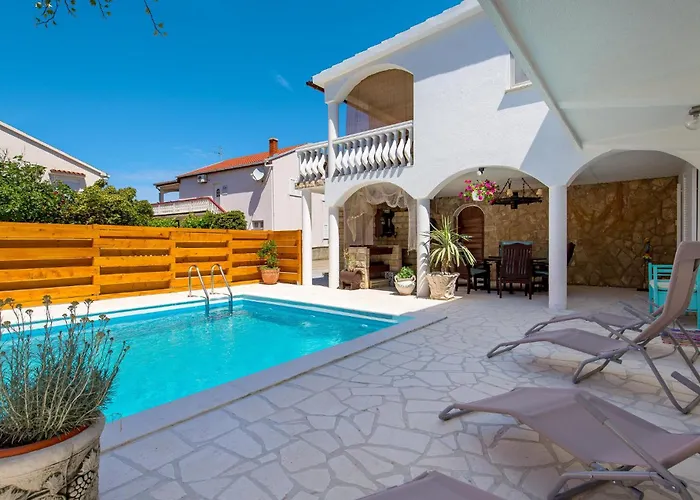 בית נופש 6 Bedroom Beautiful In *